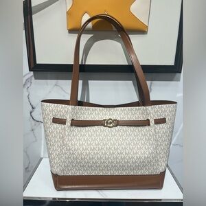 Michael Kors Large Belted Vanilla Reed Tote